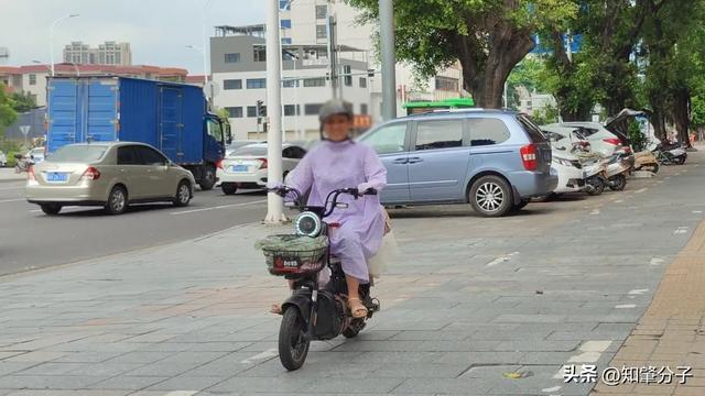 肇庆夏季陌头很常睹，居然那末伤害！-7.jpg