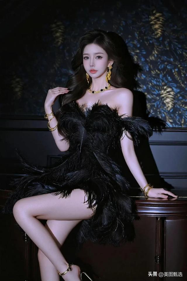 喷鼻车美男，抹胸短裙，性感年夜少腿利剑的收光-5.jpg