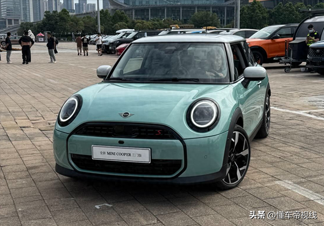 新车｜广州车展探馆：齐新MINI燃油版真车，1.5T/2.0T动力-1.jpg