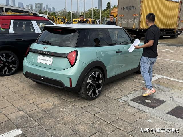 新车｜广州车展探馆：齐新MINI燃油版真车，1.5T/2.0T动力-3.jpg