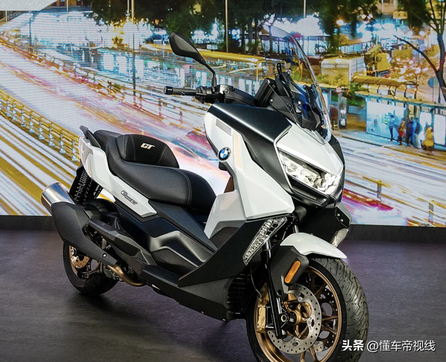 新车｜85900元起，新款宝马C 400 GT上市，删年夜屏/ 迎宾灯/ABS Pro等-2.jpg