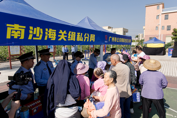 齐平易近到场反私运 共建法治广东-4.jpg