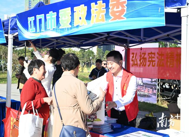 花式呈“宪”，江门“宪法宣扬周”举动好玩又勤学-2.jpg