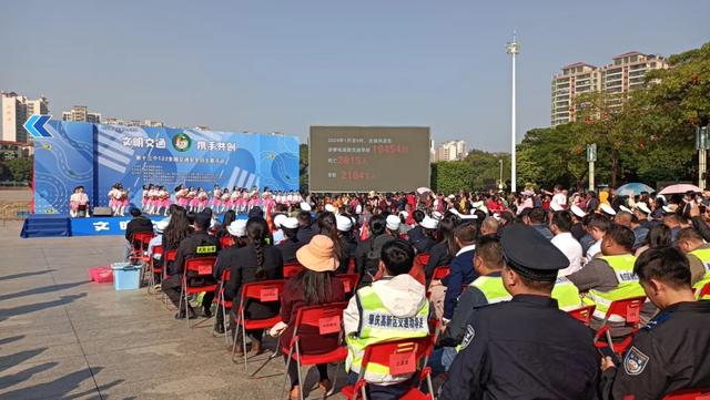 超多肇庆人会萃正在牌楼广场！本来是→-26.jpg