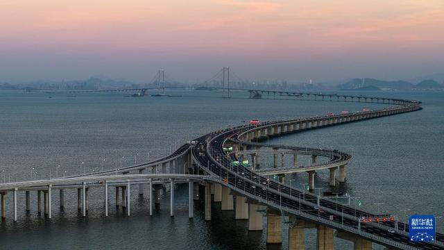 新华齐媒+·新时期中国调研止之看地区·年夜湾区篇｜飞阅粤港澳年夜湾区跨江跨海通讲群-8.jpg