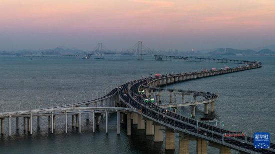 飞阅粤港澳年夜湾区跨江跨海通讲群-8.jpg