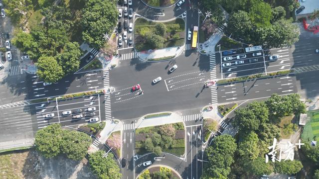 中山市泛爱2、三路主路齐线开放通车-2.jpg