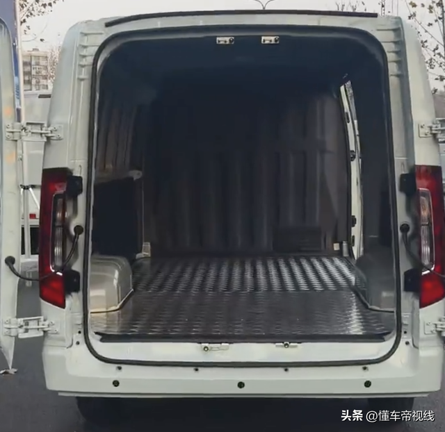 新车 | 卖7.98万起/绝航310千米，春风睿坐达V5上市，合作五菱扬光-7.jpg