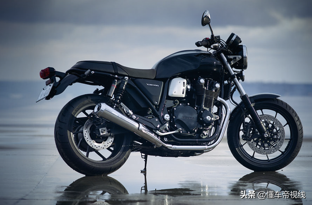 新车｜11.89万起，班师新BONNEVILLE T120上市，合作宝马“拿铁”-5.jpg