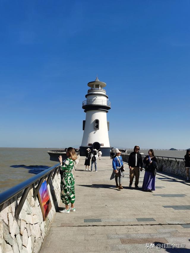 一小我私家骑止情侣路，享用阳光波浪沙岸，另有好食好景-4.jpg