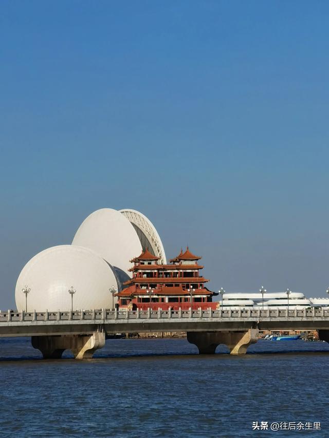 一小我私家骑止情侣路，享用阳光波浪沙岸，另有好食好景-17.jpg