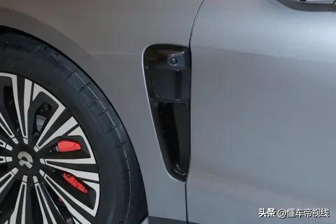 新车 | 卖80.8万元，蔚去ET9署名版上市，专属尾标/杂电年夜型车-10.jpg